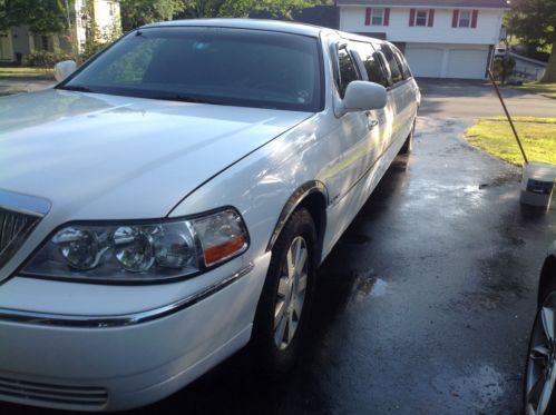 2003 lincoln 120&#034; limousine by royale  one owner