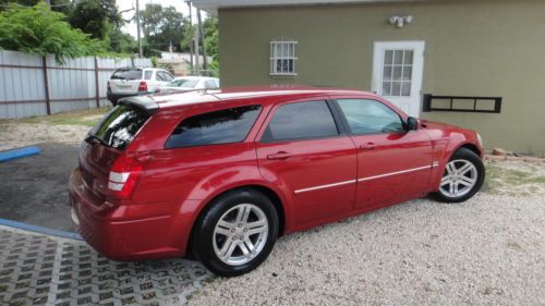 2005 dodge magnum rt hemi wagon nice and loaded.  plymouth  mopar  one owner
