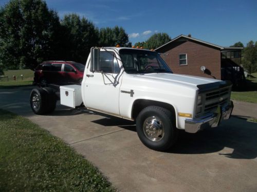 1985 chevy 1 ton cabin chassis