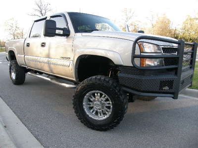 2007 chev 2500 hd lt  lifted  6.0l chrome wheels and 35s 92k miles clean carfax