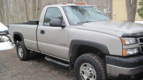 2500 chevrolet silverado 2500 hd 4x4 with 36000 miles, one owner!