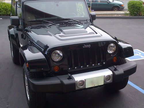 2012 jeep wrangler sahara sport warranty, over 1k in extras, msrp over 34k