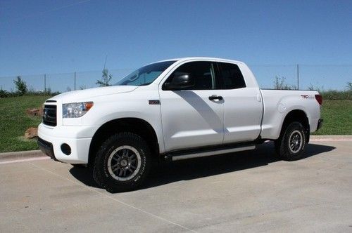 2011 tundra trd rock warrior 4x4, lifted 3, 1 owner, carfax crt, backup cam