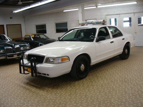 2006 ford crown vic police car