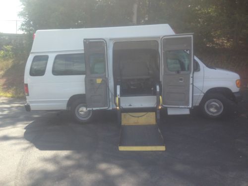 Van  wheelchair handicap 2006 ford e 250 low miles side entry ricon power ramp
