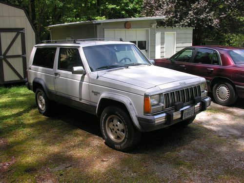 1988 jeep cherokee laredo sport utility 2-door 4.0l