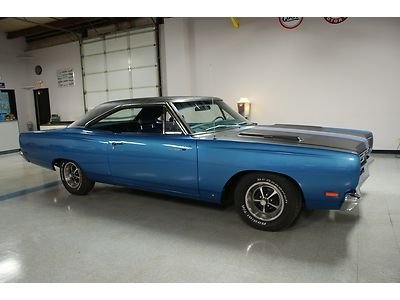 1969 plymouth road runner 2 dr hardtop 383 4 barrel matching #'s engine b5 blue