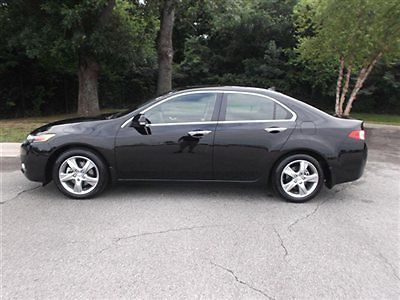 Low miles 4 cylinder 1-owner heated leather seats bluetooth mp3 player sunroof
