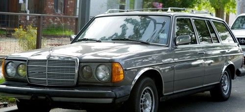 1984 mercedes benz wagon turbo diesel, cold ac, 3rd row, *low reserve