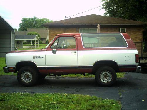 1991 dodge ram charger power wagon, automatic 4x4 classic