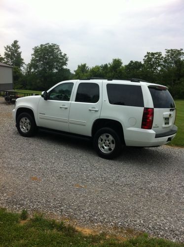 2010 white chevrolet tahoe lt sport utility 4-door 5.3l 4wd 3rd row leather seat