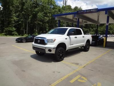 Toyota tundra sr5 crewmax 4x4 v8 with leather mp3 aux audio jack running boar