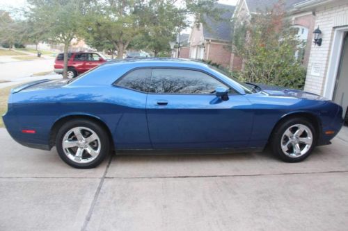 2010 dodge challenger rt - v8 low miles great condition - priced to sell!