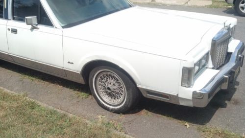 Lincoln town car 1987 in great condition