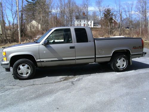 1998 chevy silverado extended cab 4x4 350 v8 great shape new parts no reserve!!!