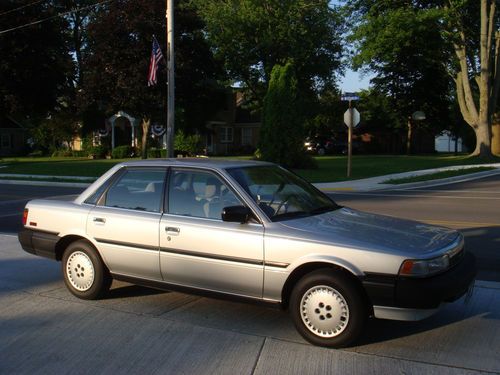 Toyota camry 1988 mint condition *1-owner* *low original miles! *very clean car*