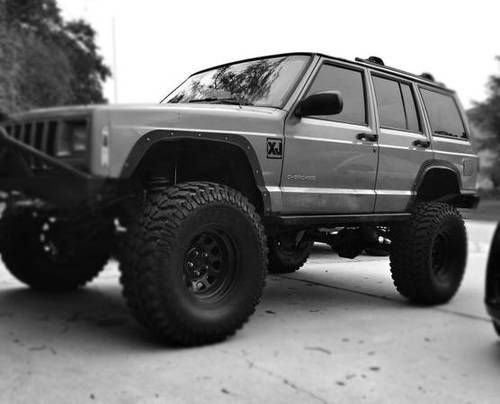 2001 jeep cherokee xj lifted, locked, loaded 4x4 mud tires jeep lift