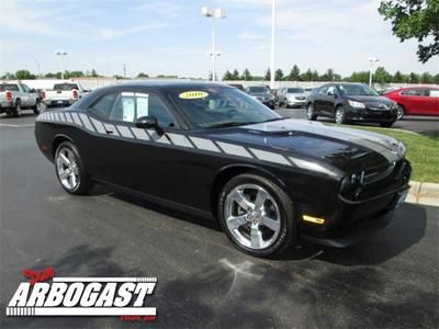 Less than 12k miles! 372hp hemi - 6-speed - heated leather - aftermarket exhaust