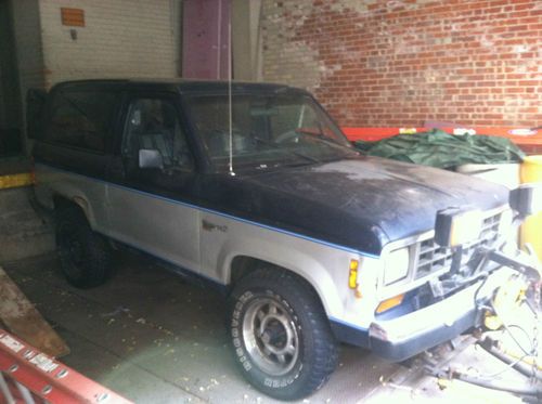 1988 ford bronco ii  with plow