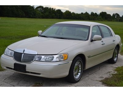 00 lincoln town car cartier, only 4k miles, palm beach queen, one owner, amazing