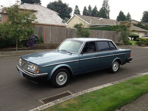 Super nice 1984 volvo 240 gl loaded low miles!