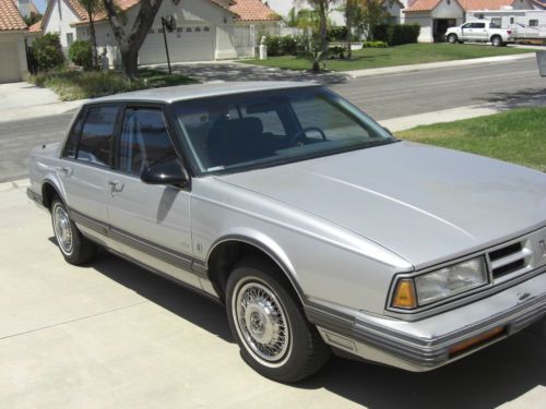 Oldsmobile eighty eight brougham royale clean runs great ( perfect condition)