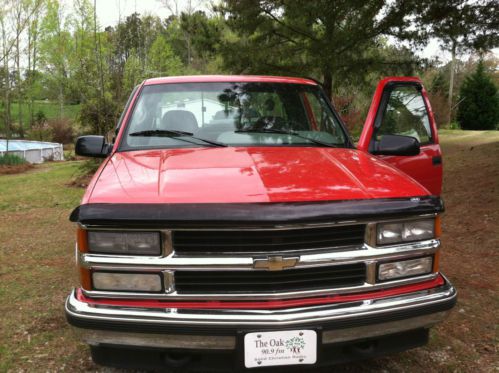 Body in good condition, has been well maintained, seats and carpet has no rips.