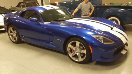 Srt viper  gts blue and white stripe with the launch  edition package