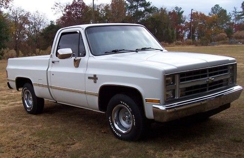 1987 chevy silverado fleetside pickup truck  (mint condition)
