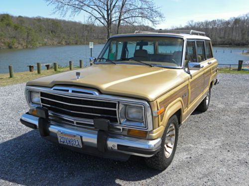 Grand wagoneer 4x4 low original miles very clean and well kept