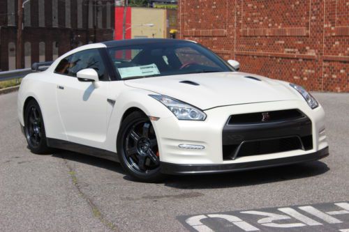 2015 nissan gt-r black edition awd 2dr coupe new factory warranty sports car
