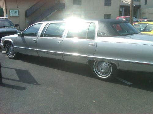 Cadillac fleetwood limousine 1996 6-door