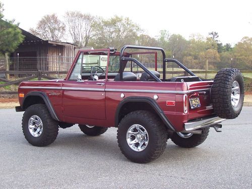 Gorgeous show quality 1974 bronco low miles automatic 4wd p/s p/b  show and go!