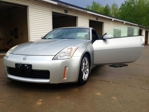 2005 nissan 350z touring coupe 2-door 3.5l