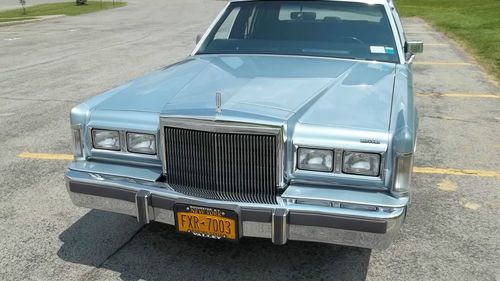 1988 lincoln town car signature series-former "little old lady" car-super clean!