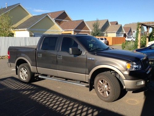 2005 ford f-150 lariat 5.4l v8 4 door 4wd-  very low miles