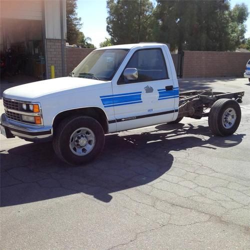 Chevy 3/4 cab &amp; chassis truck **no reserve**