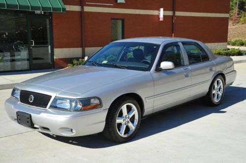 2004 mercury marauder / only 30k / amazing condition / clean carfax / gorgeous