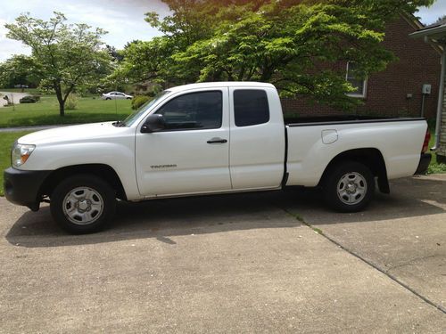 2006 toyotatacoma access cab 4 door, 2 wd, 4 cyl, 2.7 liter, 53,000 miles