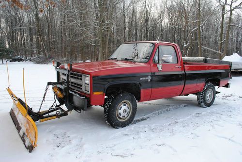 1987 3/4 ton 4x4 chevy truck, 350 motor, 76,000 miles, only 4,000 on crate motor