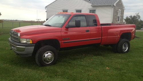 Clean 2000 dodge ram 3500 4x4 diesel, ready to go! fully loaded dependable truck