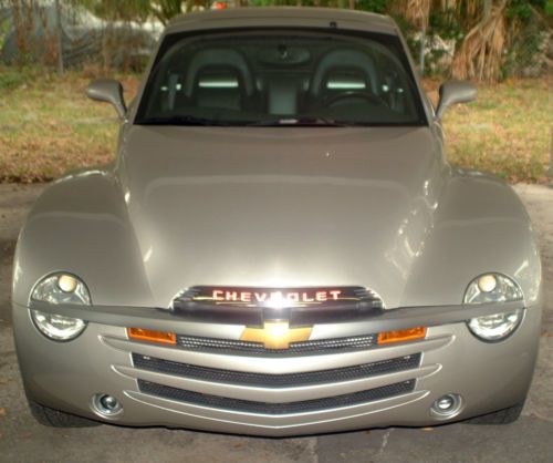 2004 chevrolet ssr base convertible 2-door 5.3l