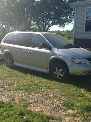 2006 dodge grand caravan wheelchair accessible van with ramp and hydraulics.