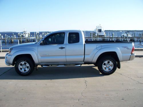 Extremely well kept 2005 toyota tacoma prerunner access cab