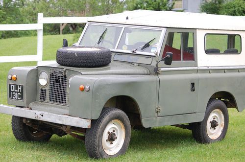 1965 land rover defender, right hand drive. 2.25ltr engine. for spares or repair