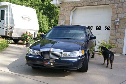 2002 lincoln town car - low miles - adult driven