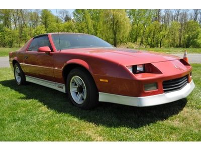 Iroc z 28 v-8 5.0l ho 5 speed manual shift t-tops clean stock condition!