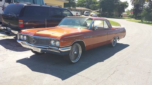 1964 buick lasabre 2 door coupe with 22 inch wires wheels
