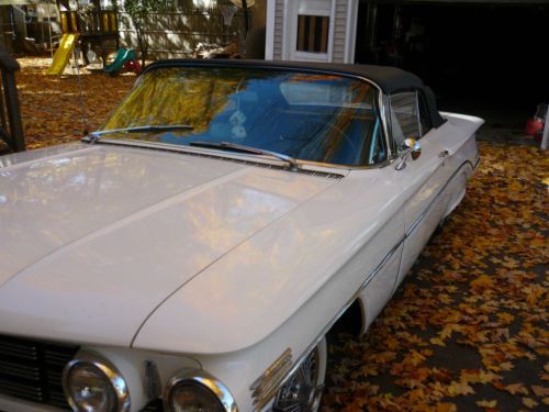 1960 oldsmobile dynamic 88 v-8 convertible white w/ bluetop 371 cubic/240hp