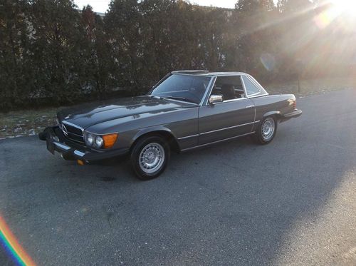 Gorgeous mercedes benz 380 sl - very nice condition- beautiful car - nice !!